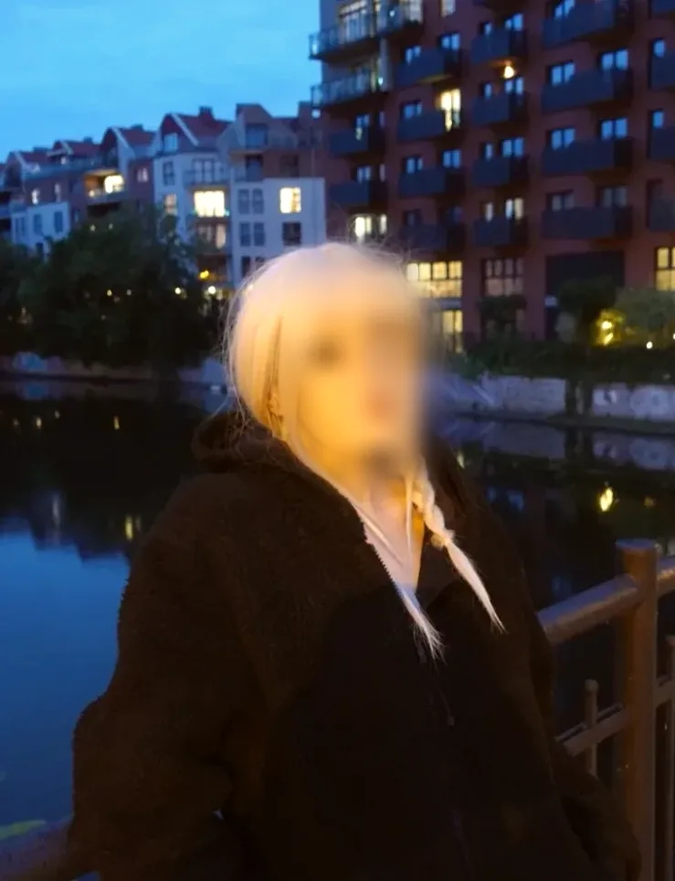 Aada, 22