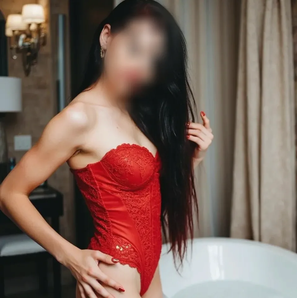 Leyla, 35