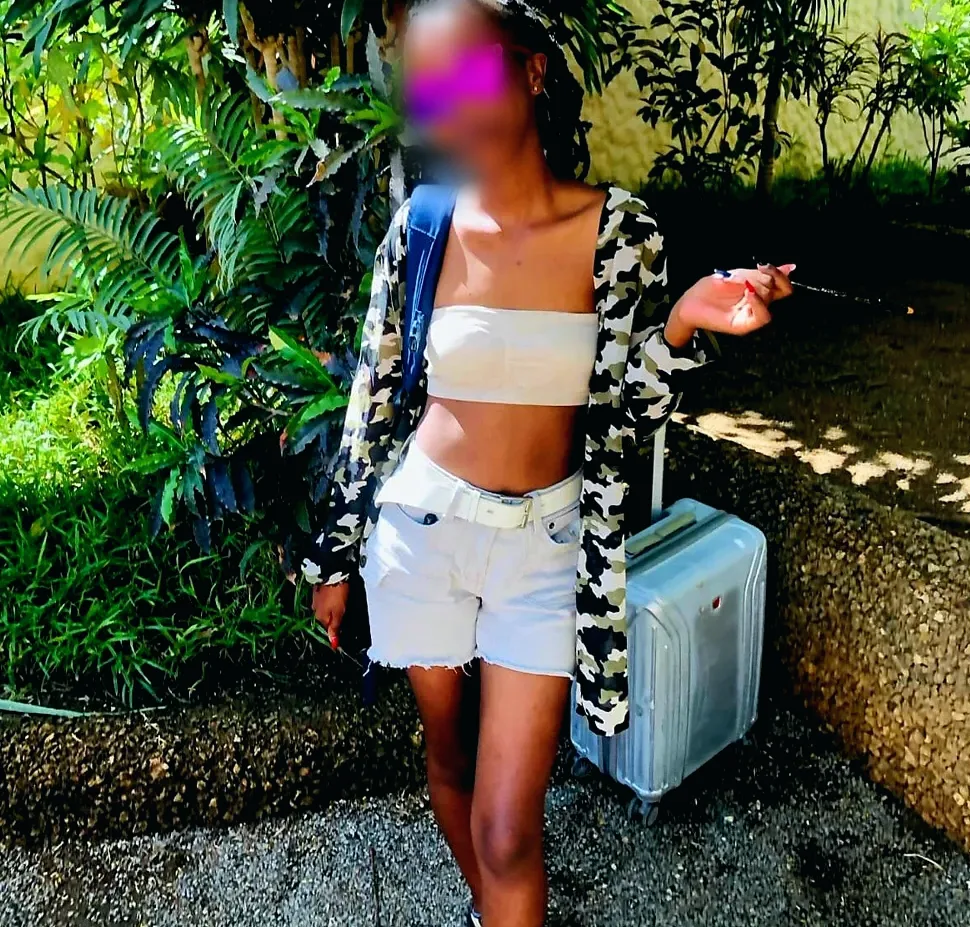Sara, 21